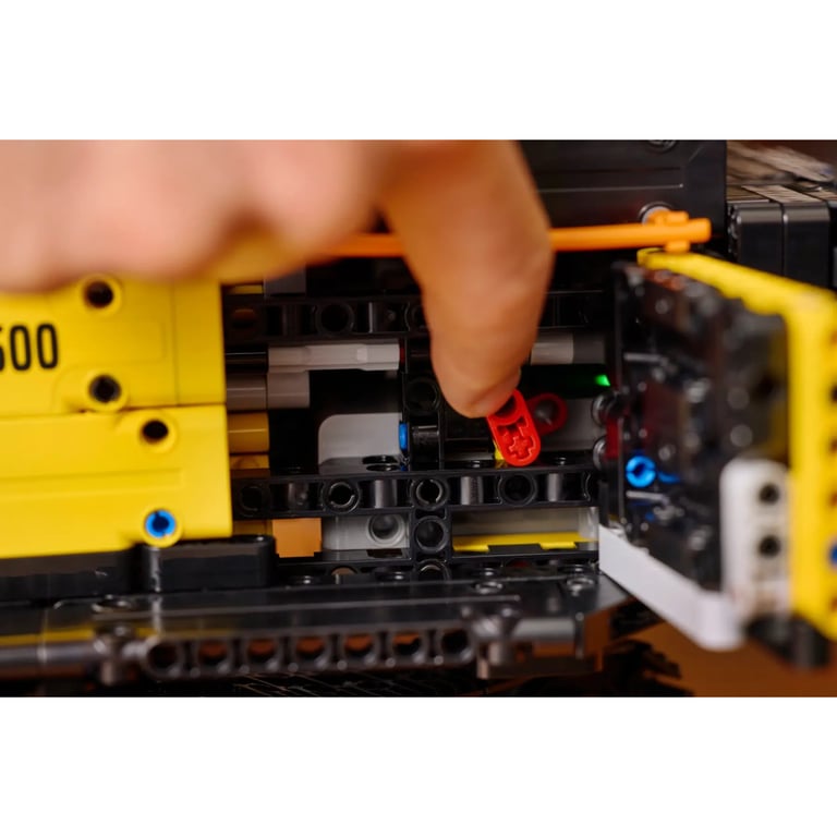 Конструктор LEGO Technic Екскаватор Volvo EC500 Hybrid (42215) - фото 10