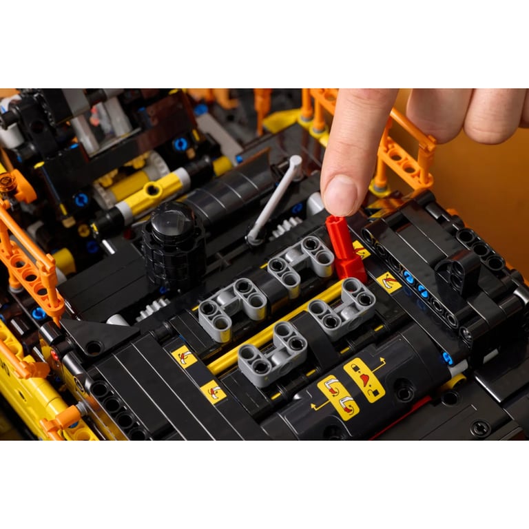 Конструктор LEGO Technic Екскаватор Volvo EC500 Hybrid (42215) - фото 9