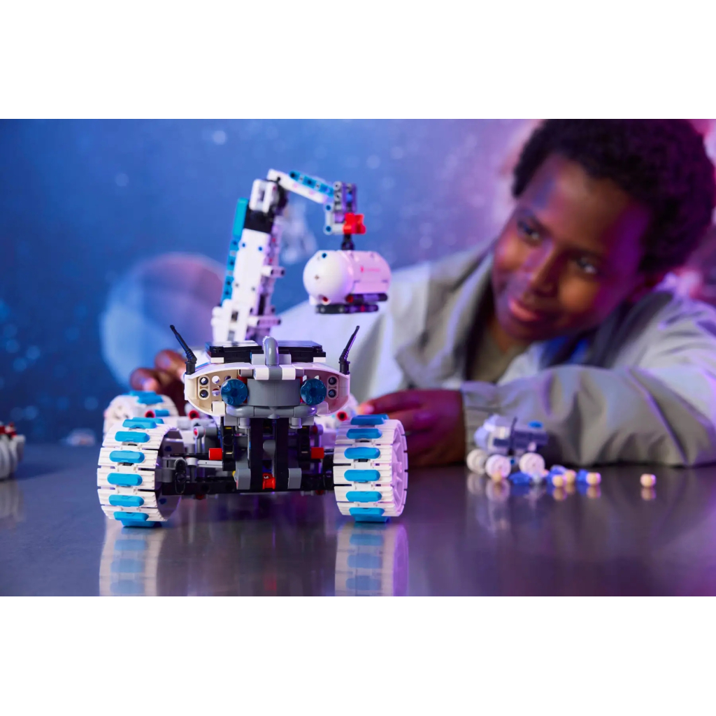 Конструктор LEGO Technic Місяцехід Lunar Outpost. Космічний корабель (42211) - фото 11 Конструктор LEGO Technic Місяцехід Lunar Outpost. Космічний корабель (42211) - фото 11