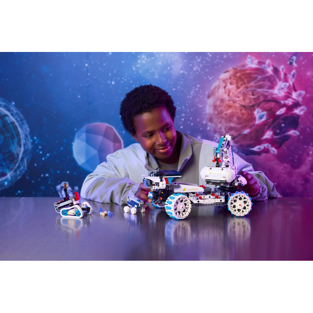 Конструктор LEGO Technic Місяцехід Lunar Outpost. Космічний корабель (42211) - фото 10 Конструктор LEGO Technic Місяцехід Lunar Outpost. Космічний корабель (42211) - фото 10