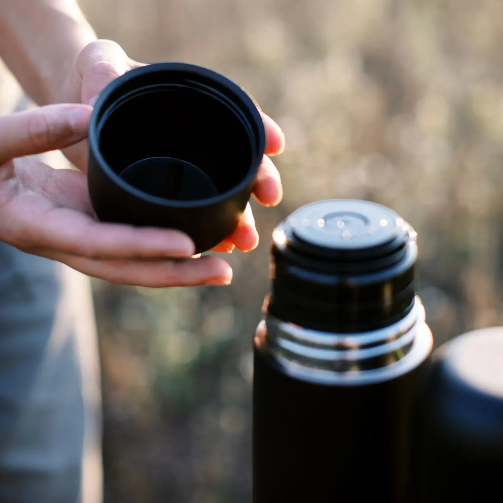 Термос Tramp Basic 0,75 л black (UTRC-104-black) - фото 8 Термос Tramp Basic 0,75 л black (UTRC-104-black) - фото 8