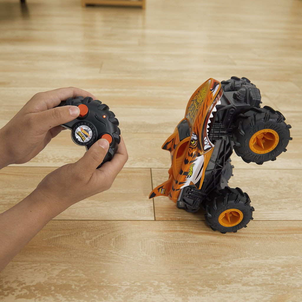Радіокерована іграшка Hot Wheels Автомодель Monster Trucks Тигроакула 1:24 (HNV03) - фото 7 Радіокерована іграшка Hot Wheels Автомодель Monster Trucks Тигроакула 1:24 (HNV03) - фото 7