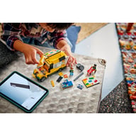 Конструктор LEGO City Фургон LEGO (60500) - фото 8