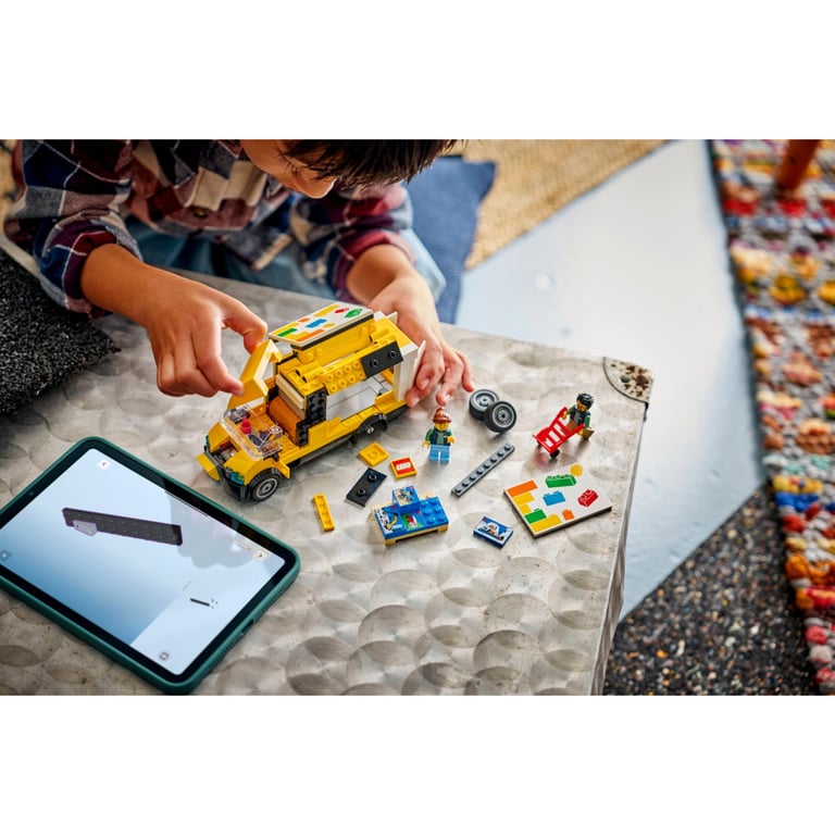 Конструктор LEGO City Фургон LEGO (60500) - фото 8