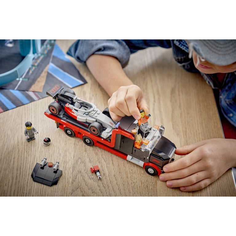 Конструктор LEGO City Вантажівка для демонстрації F1 із перегоновим автомобілем Audi F1 (60493) - фото 9