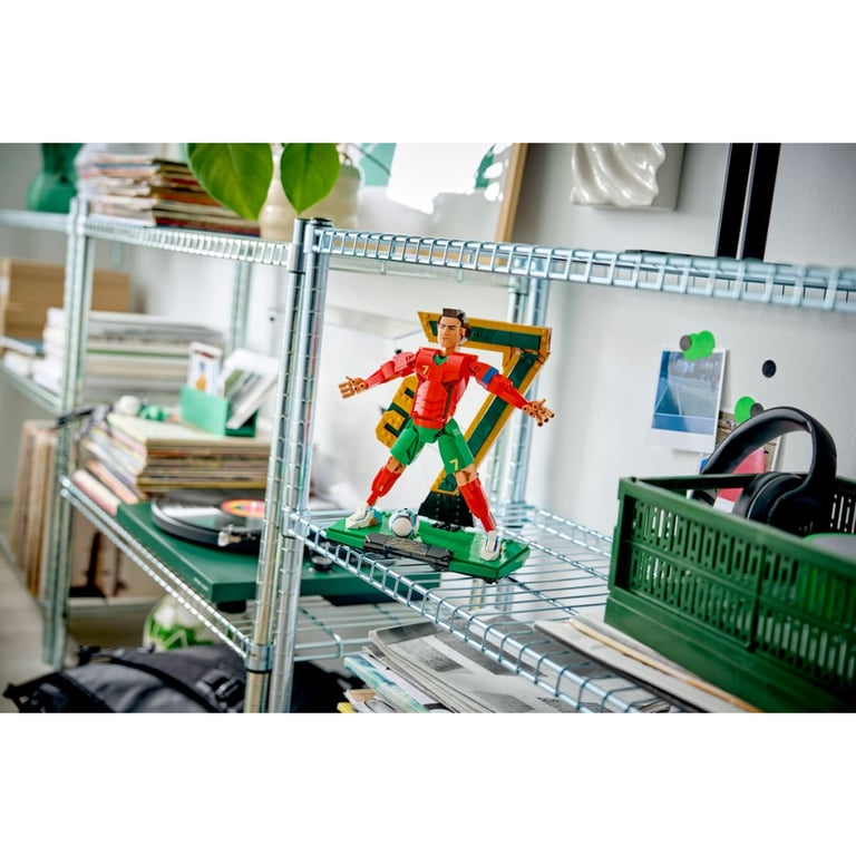 Конструктор LEGO Editions Football Кріштіану Роналду — легенда футболу (43016) - фото 9